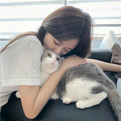 不可爱的她